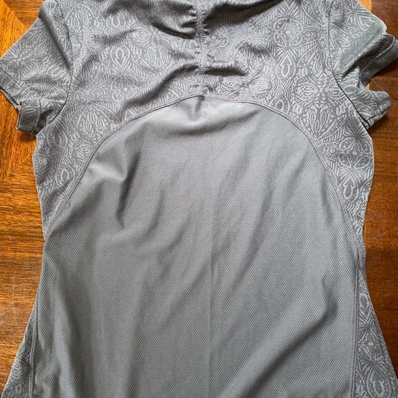 Woman’s size xs athleta Tshirt - Picture 2 of 2